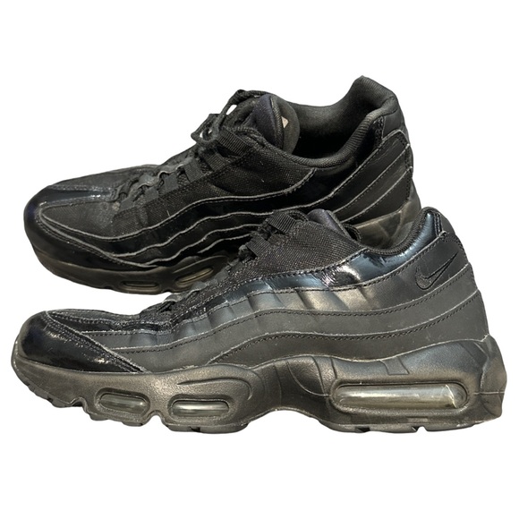 NIKE AIR MAX 95 women's essential "triple black" sneakers, pre-loved, size 9.5. - Picture 3 of 9